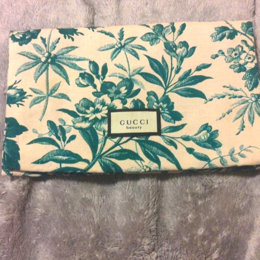 Gucci beauty pouch